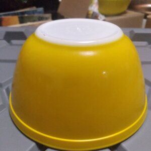 Vintage Pyrex  Citrus Color  401-1 1/2 Pt. SMALL Mixing Nesting Bowl